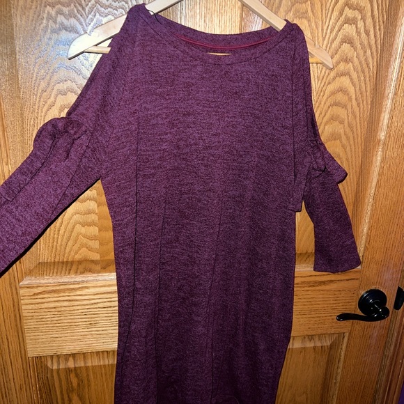Francesca’s Red/Purple Dress with cold shoulder sleeves with bows - Picture 2 of 3